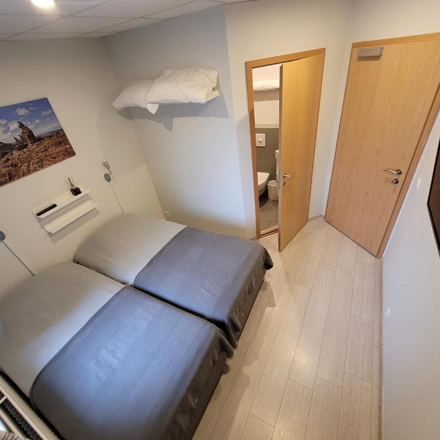 B&B Guesthouse - Bed And Breakfast Keflavik Centre ภายนอก รูปภาพ