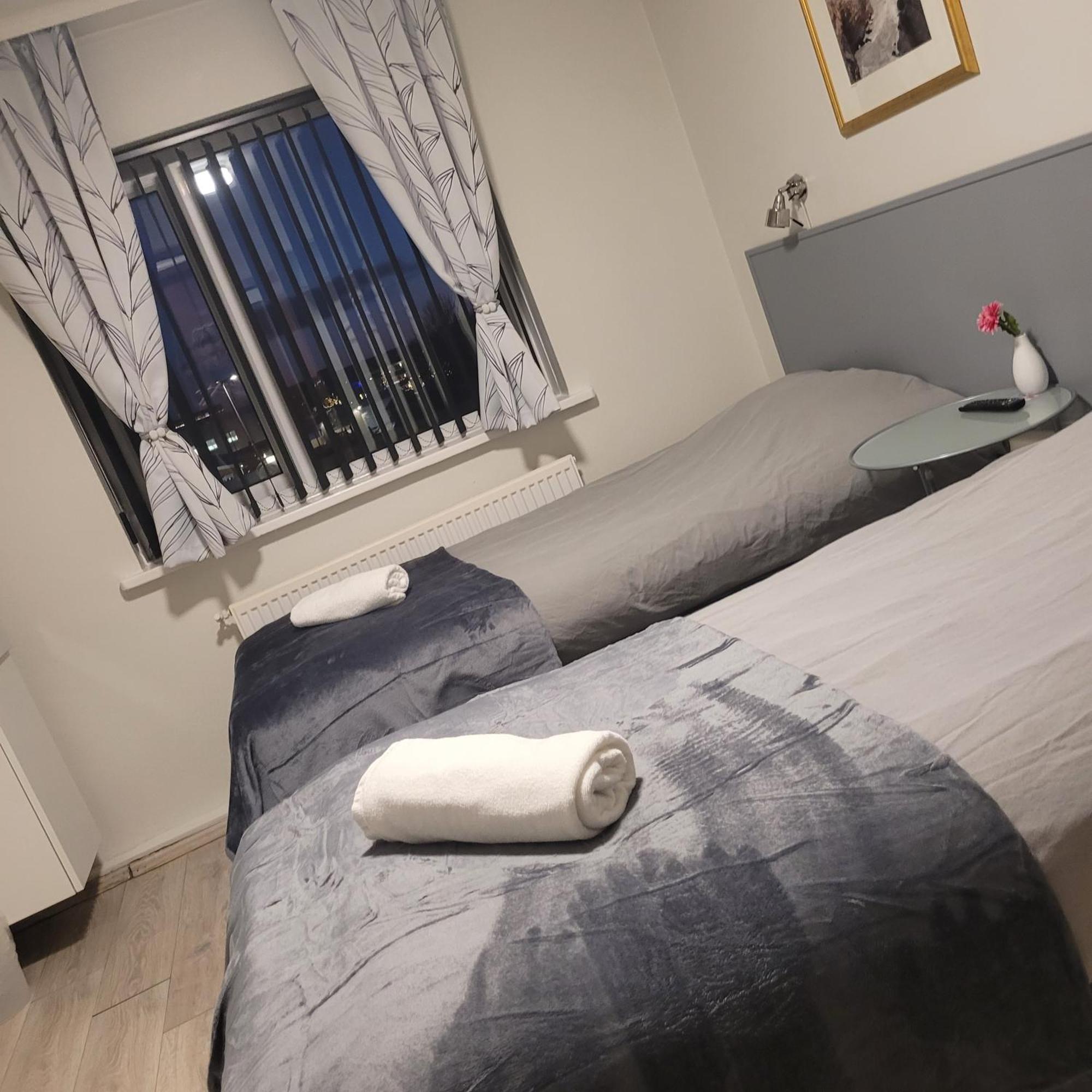 B&B Guesthouse - Bed And Breakfast Keflavik Centre ภายนอก รูปภาพ