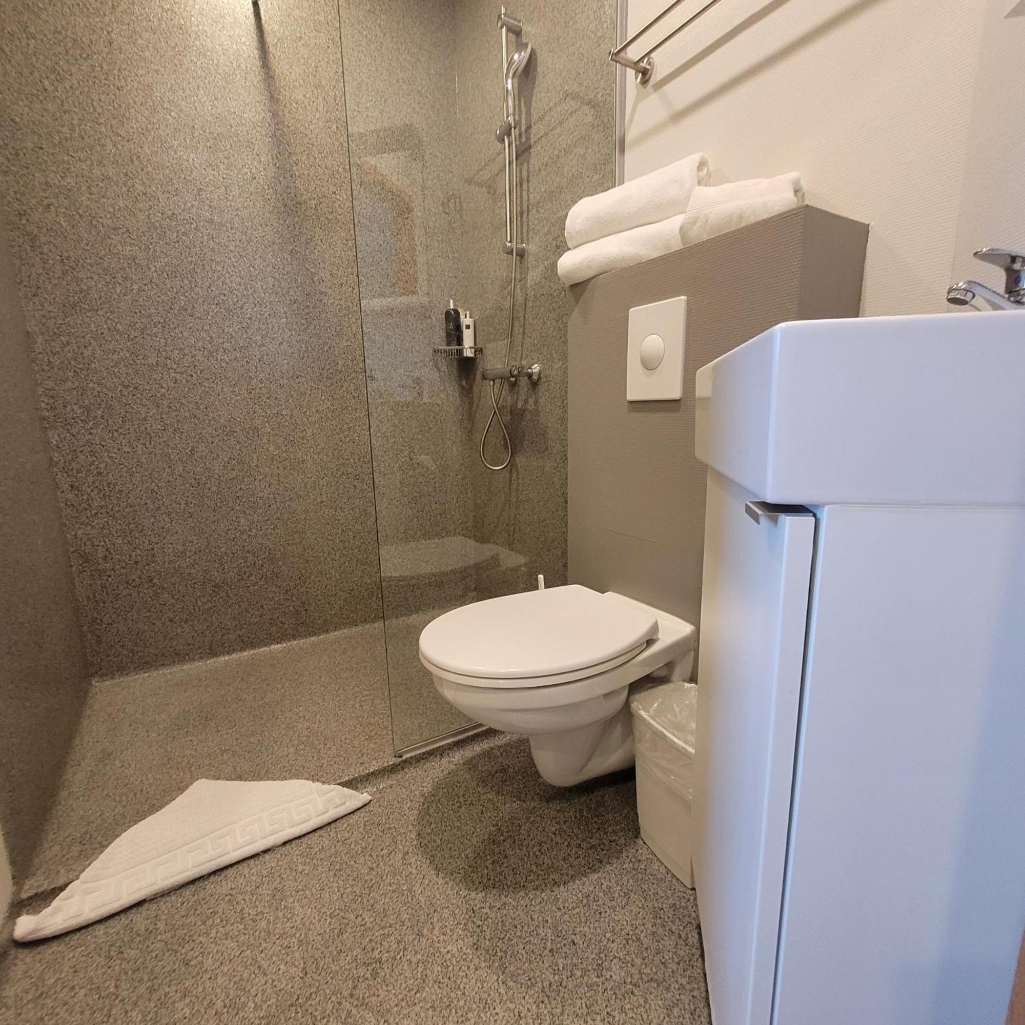 B&B Guesthouse - Bed And Breakfast Keflavik Centre ภายนอก รูปภาพ