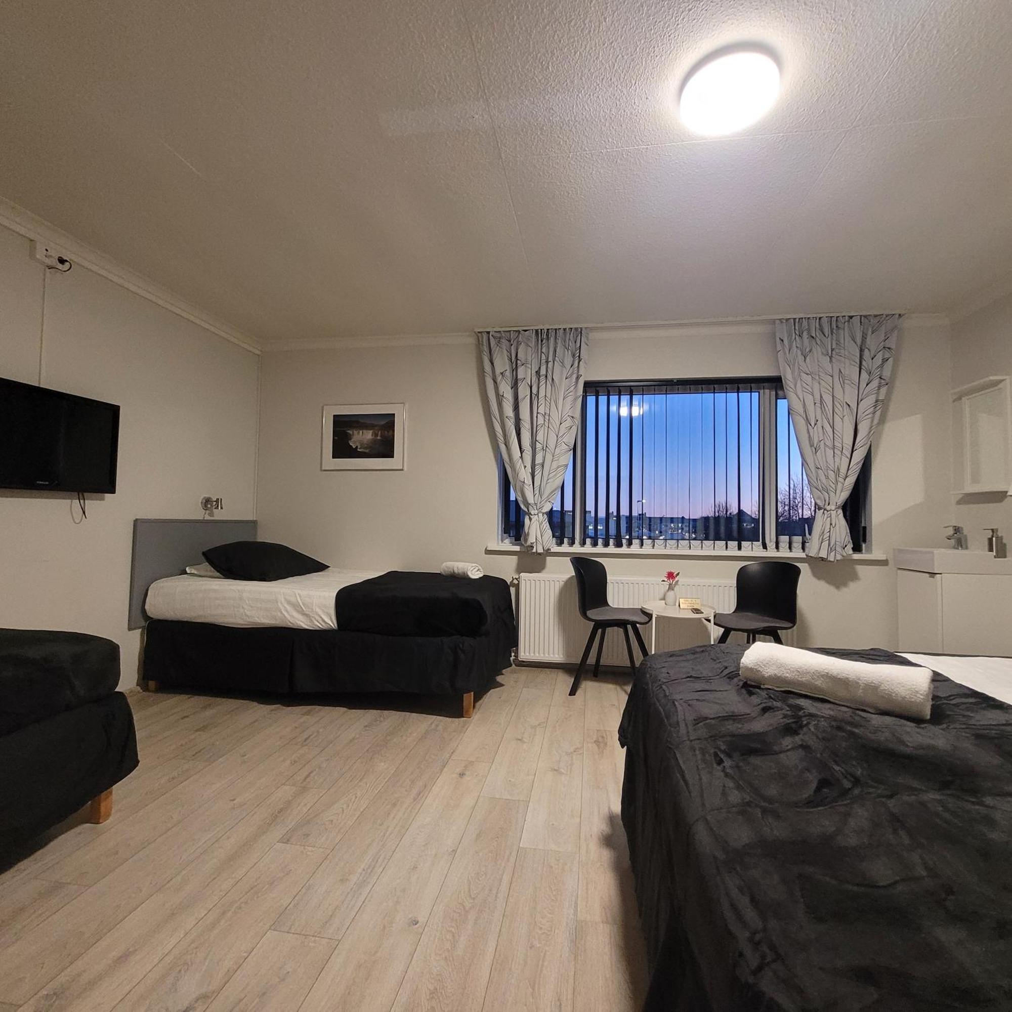 B&B Guesthouse - Bed And Breakfast Keflavik Centre ภายนอก รูปภาพ