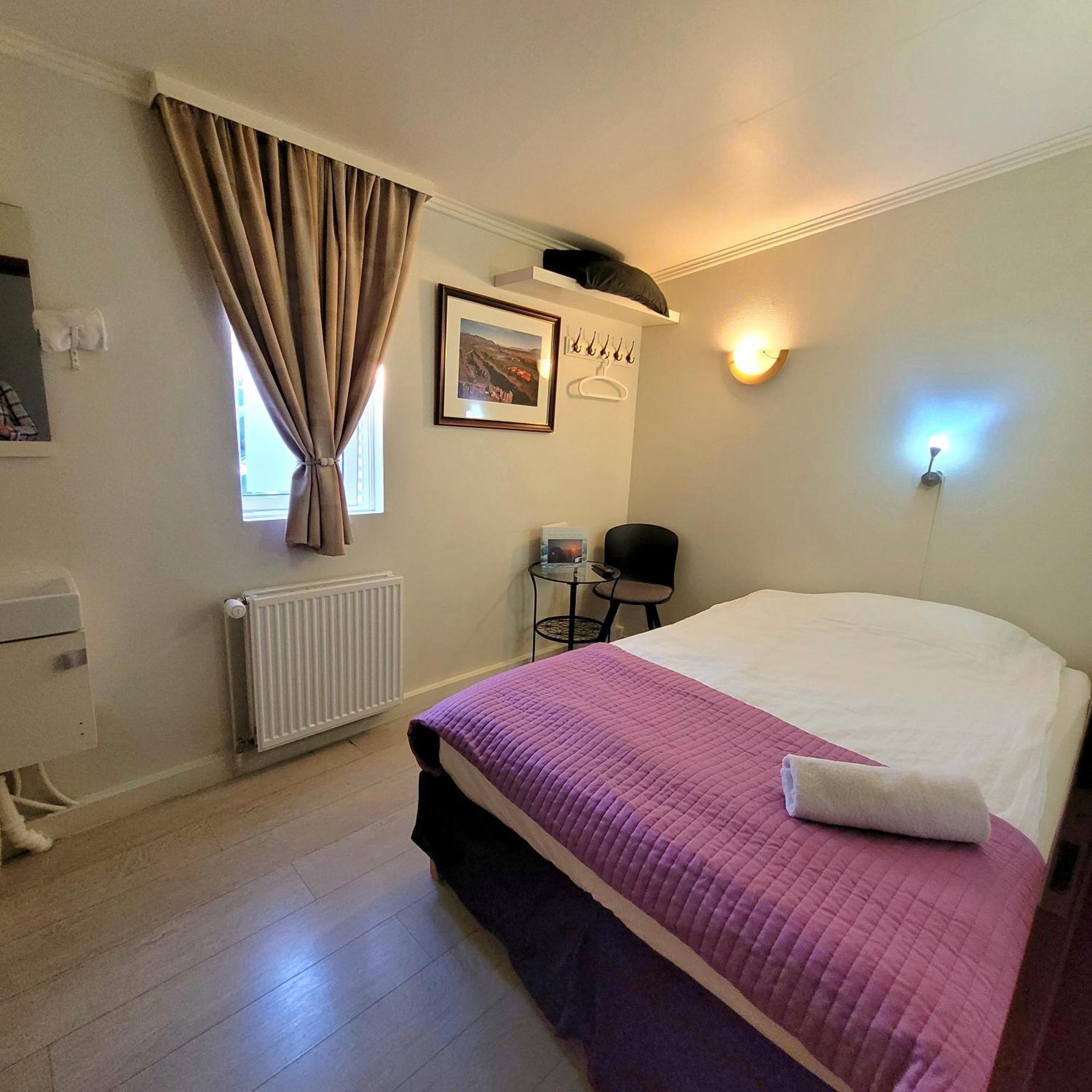 B&B Guesthouse - Bed And Breakfast Keflavik Centre ภายนอก รูปภาพ