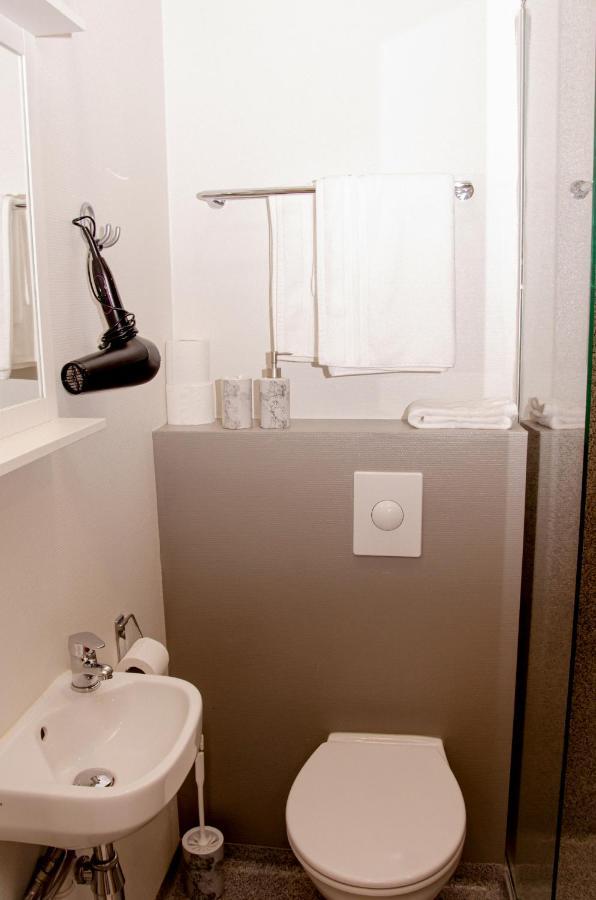 B&B Guesthouse - Bed And Breakfast Keflavik Centre ภายนอก รูปภาพ