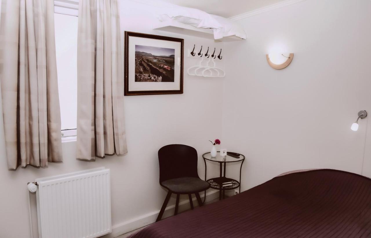 B&B Guesthouse - Bed And Breakfast Keflavik Centre ภายนอก รูปภาพ