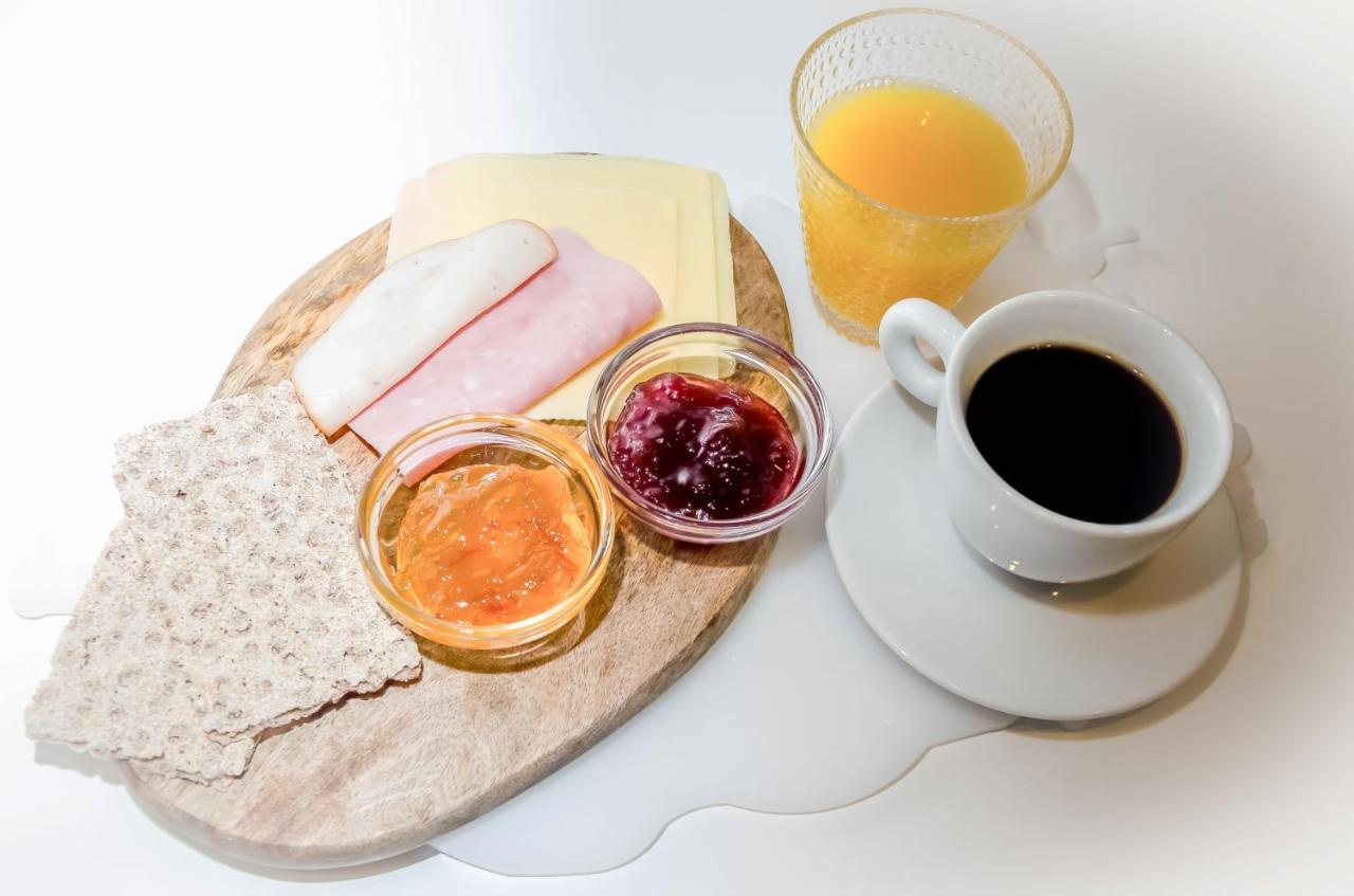 B&B Guesthouse - Bed And Breakfast Keflavik Centre ภายนอก รูปภาพ